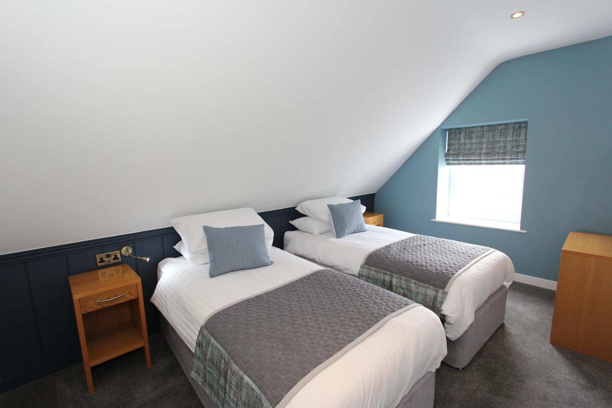 Gwesty Nanhoron Arms Hotel نيفين المظهر الخارجي الصورة